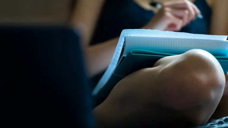 エンディングノートの書き方｜何を書く？項目と書き方のコツをやさしく解説